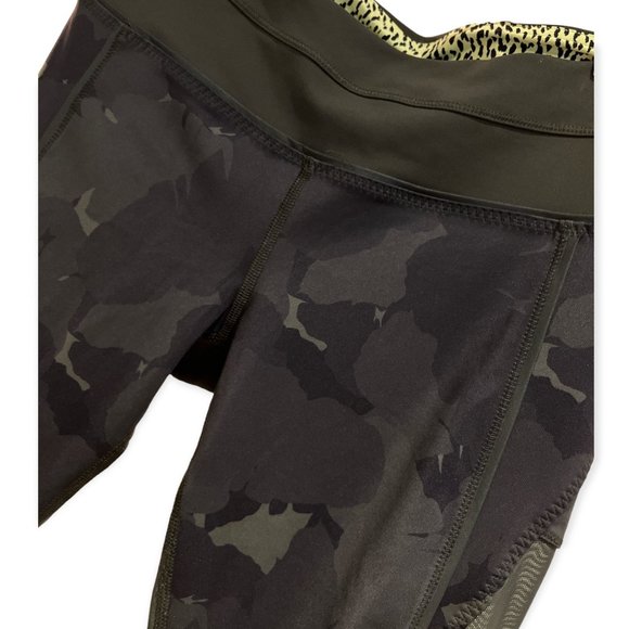 LULULEMON 🇨🇦 Camo Crop Leggings Size 4-6 (No Tag) Mesh sides and Back Army - Picture 5 of 11